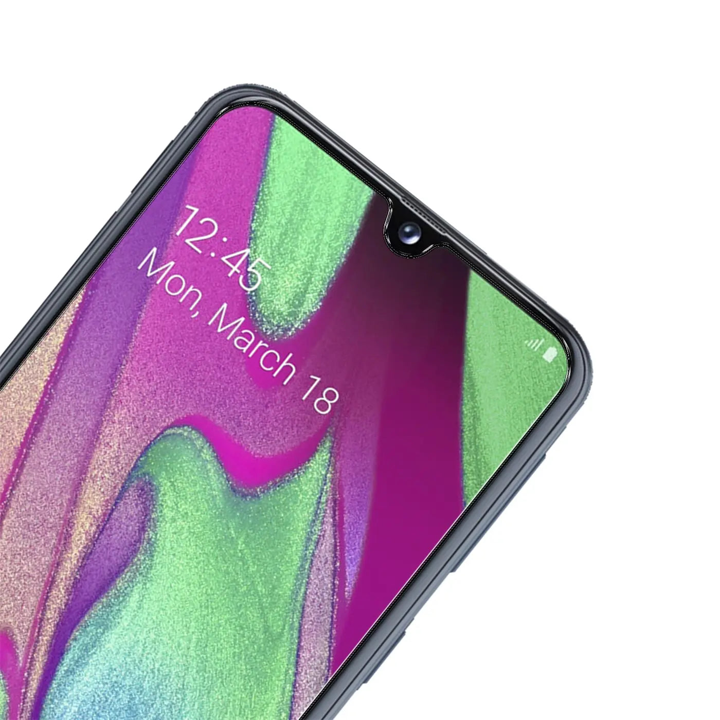 Nahaufnahme des oberen Bereichs eines Samsung Galaxy A40 mit schwarzem Rahmen, schräg von oben, Display mit Panzerglas.