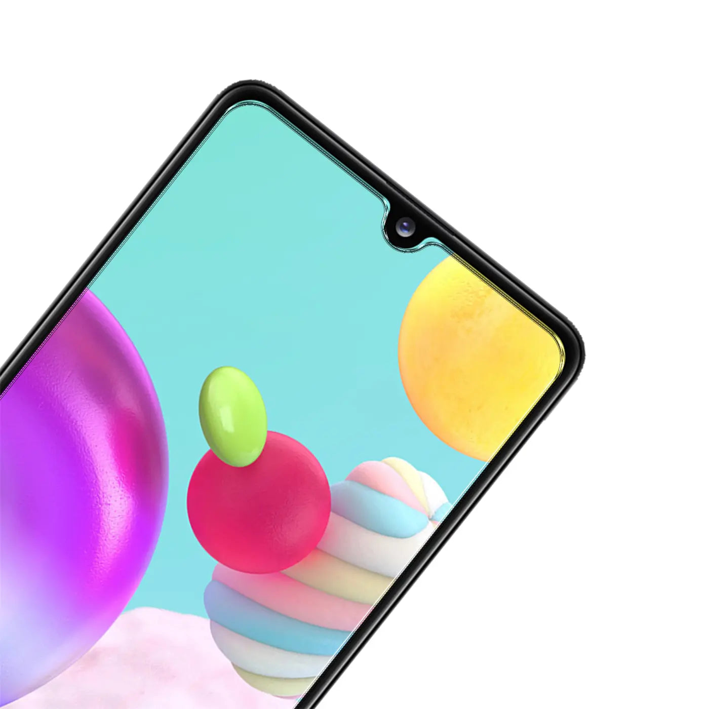 Nahaufnahme eines schwarzen Samsung Galaxy A41 mit Panzerglas-Displayschutz, schräg von oben rechts.