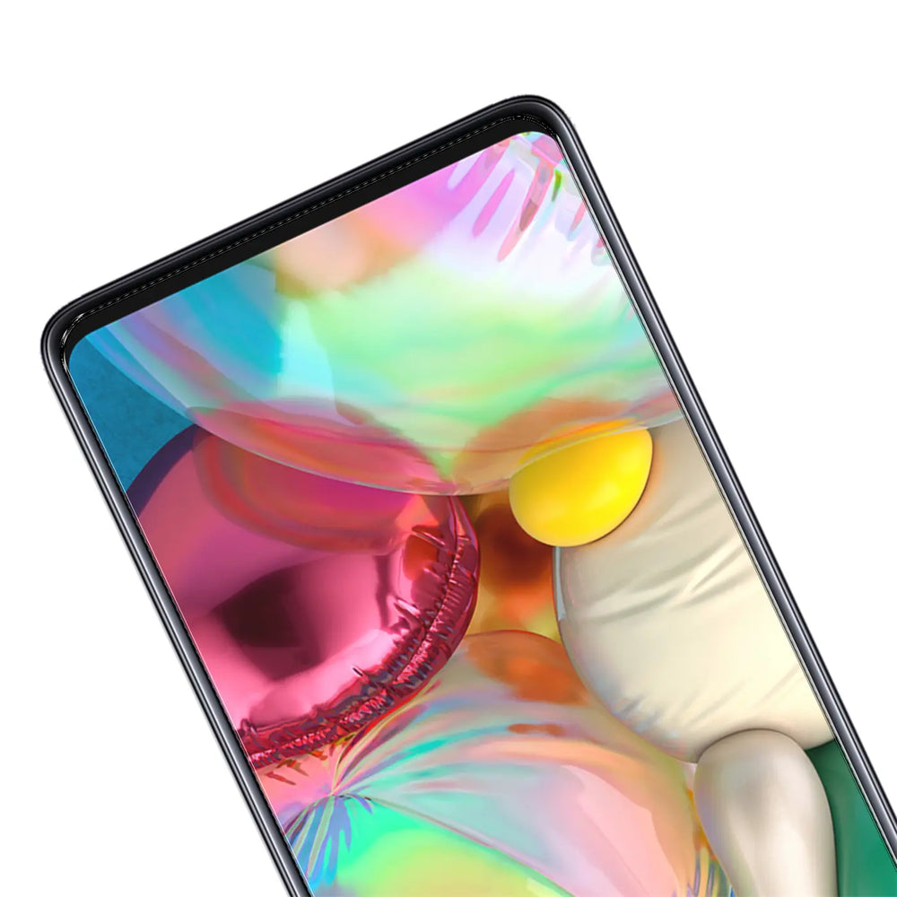 Schwarzes Samsung Galaxy A52 Smartphone, schräg von oben rechts, mit glänzendem Panzerglas Displayschutz.