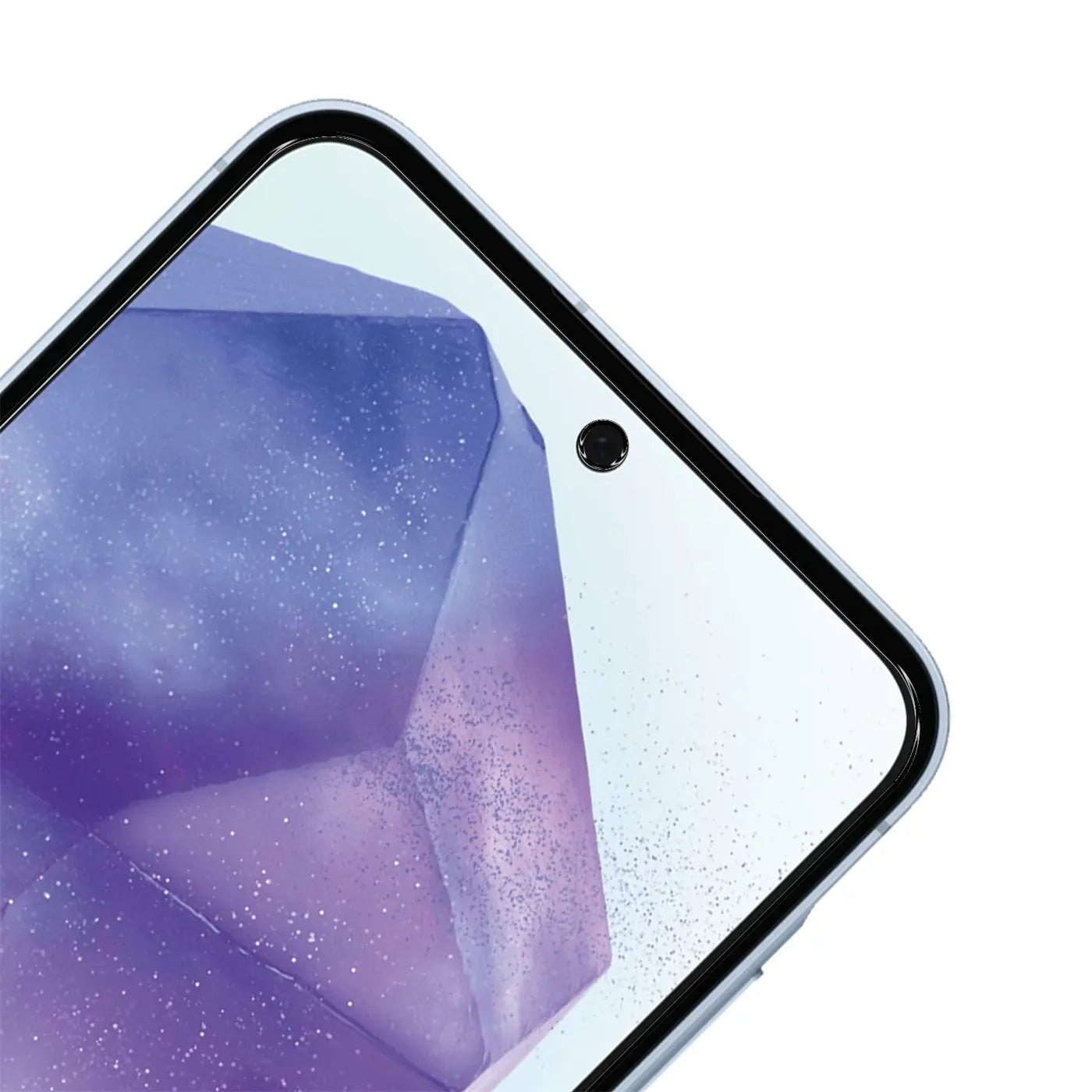 Nahaufnahme des oberen rechten Bereichs eines Samsung Galaxy A55 5G mit aufgebrachtem, transparentem Panzerglas.