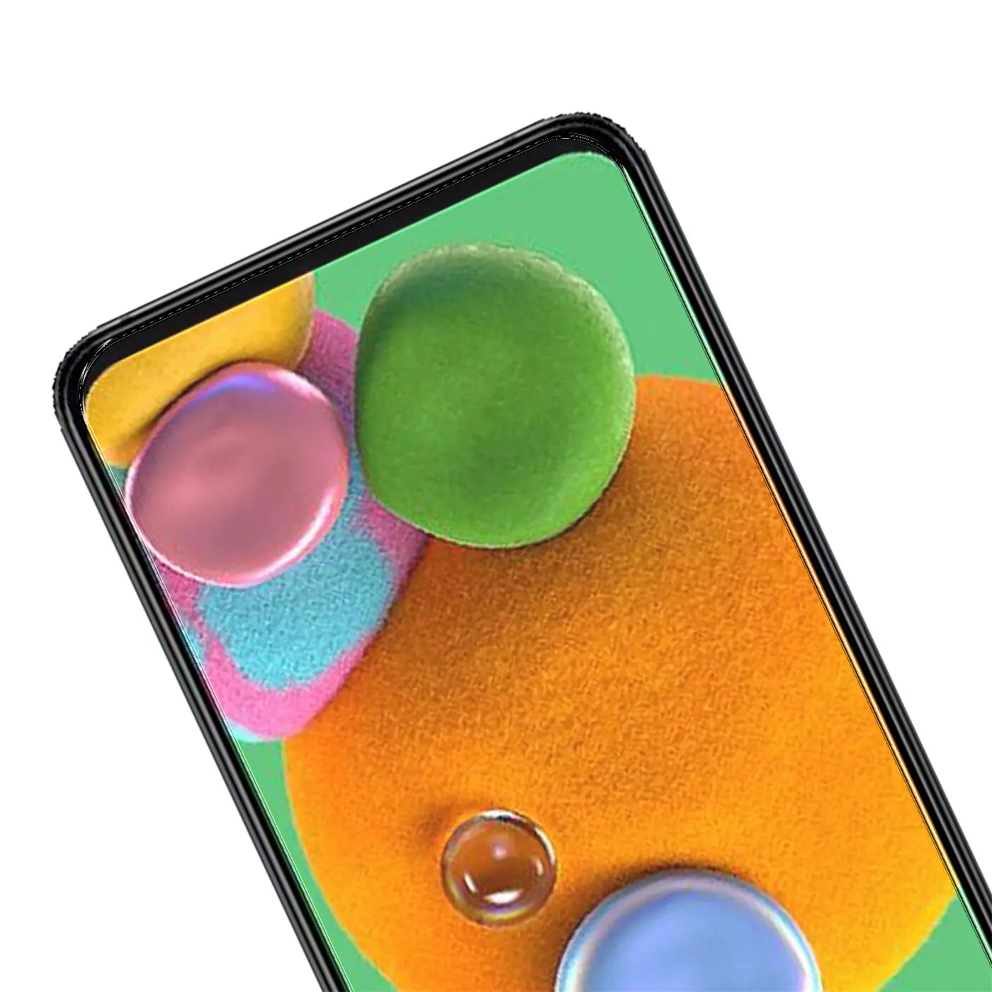 Nahaufnahme eines Samsung Galaxy A90 5G mit farbigem Display, schräg von oben rechts fotografiert.