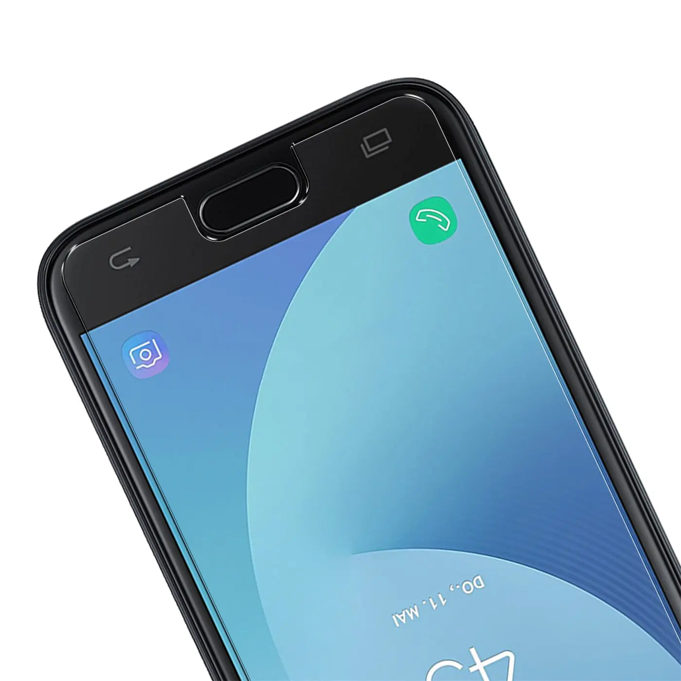 Nahaufnahme des oberen Bereichs eines schwarzen Samsung Galaxy J3 2017 mit Panzerglas-Displayschutz, schräg von oben.