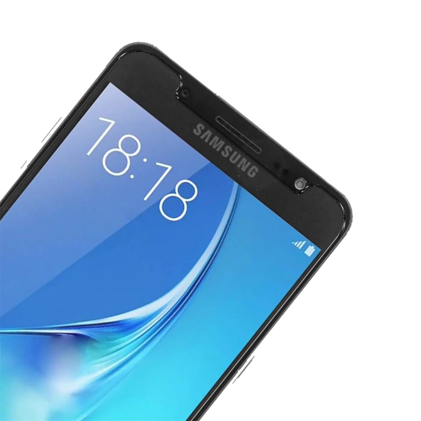 Nahaufnahme des oberen Bereichs eines schwarzen Samsung Galaxy J5 2016 Smartphones mit Displayschutzfolie, schräg von oben.