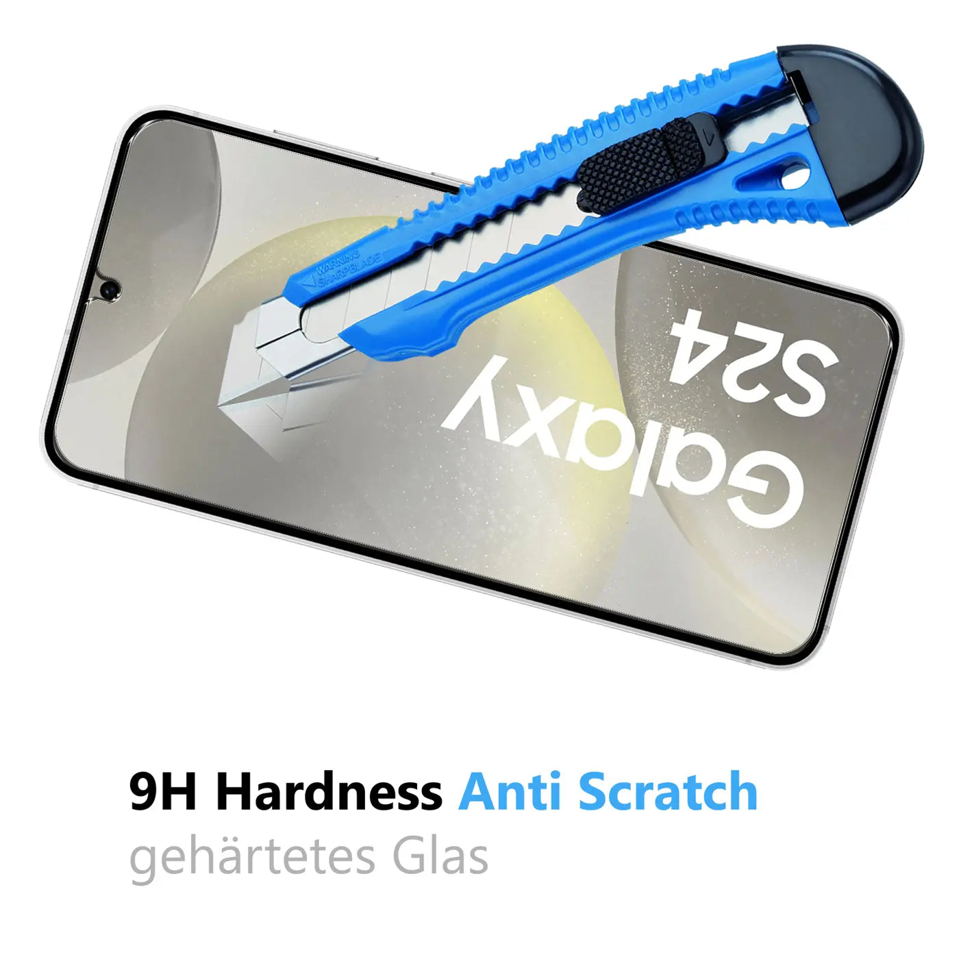 Blau-schwarzes Cuttermesser auf einem Samsung Galaxy S24 mit Displayschutz aus Glas, schräg von oben.