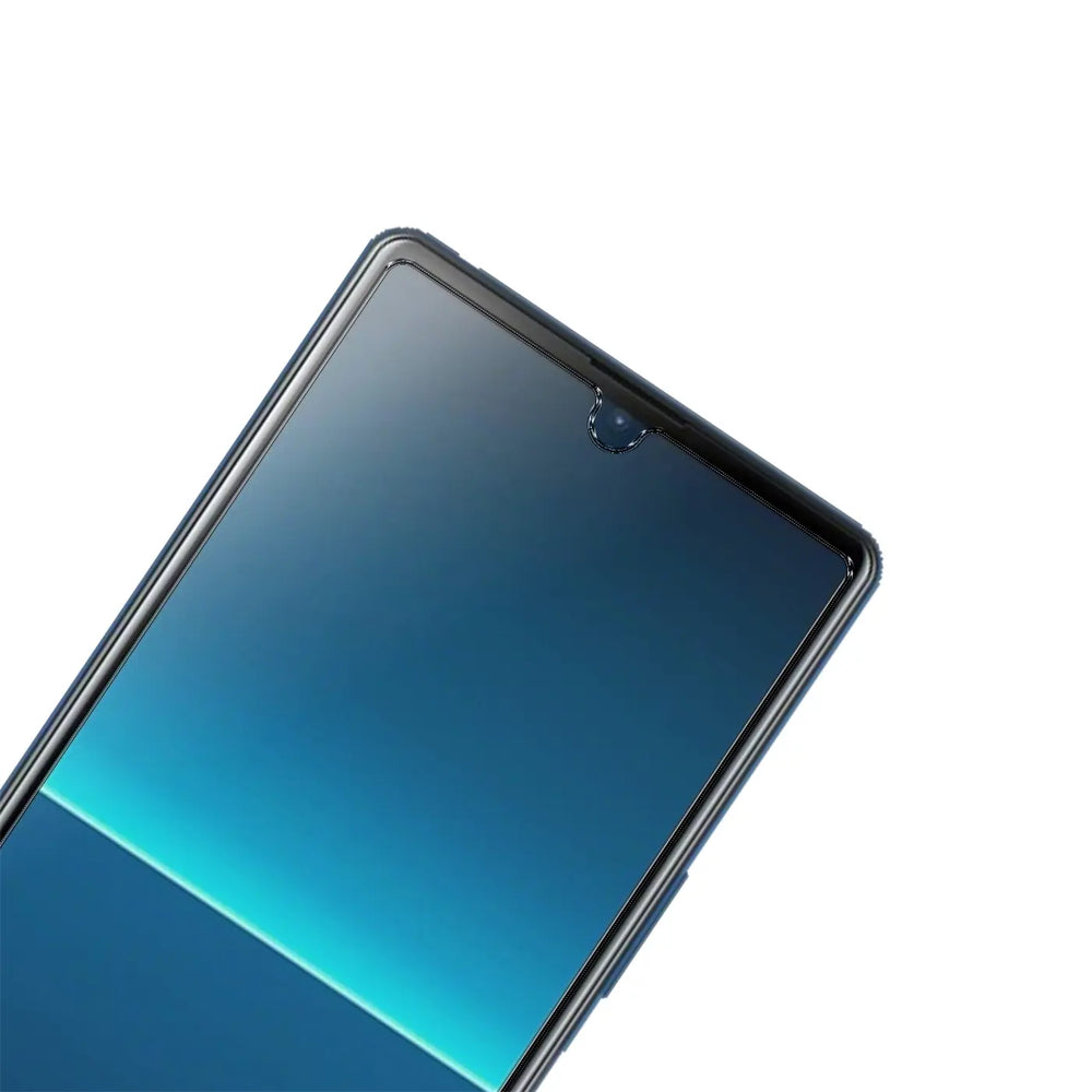 Sony Xperia L4 mit schwarzem Rahmen und blauem Display, schräg von oben rechts, mit Panzerglas-Displayschutz.