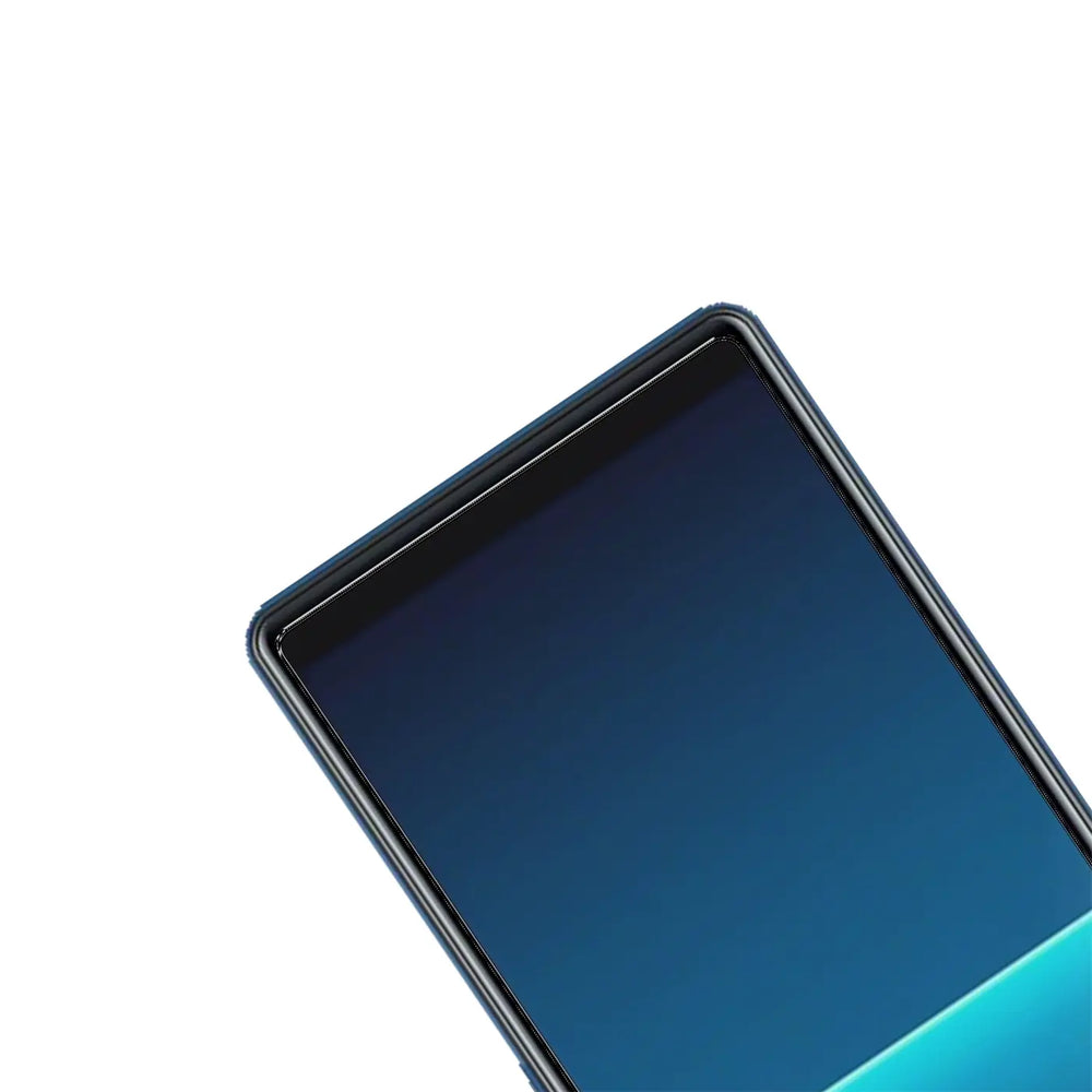 Oberer Teil eines schwarzen Sony Xperia L4 mit blauem Display, schräg von oben rechts, mit Panzerglas.