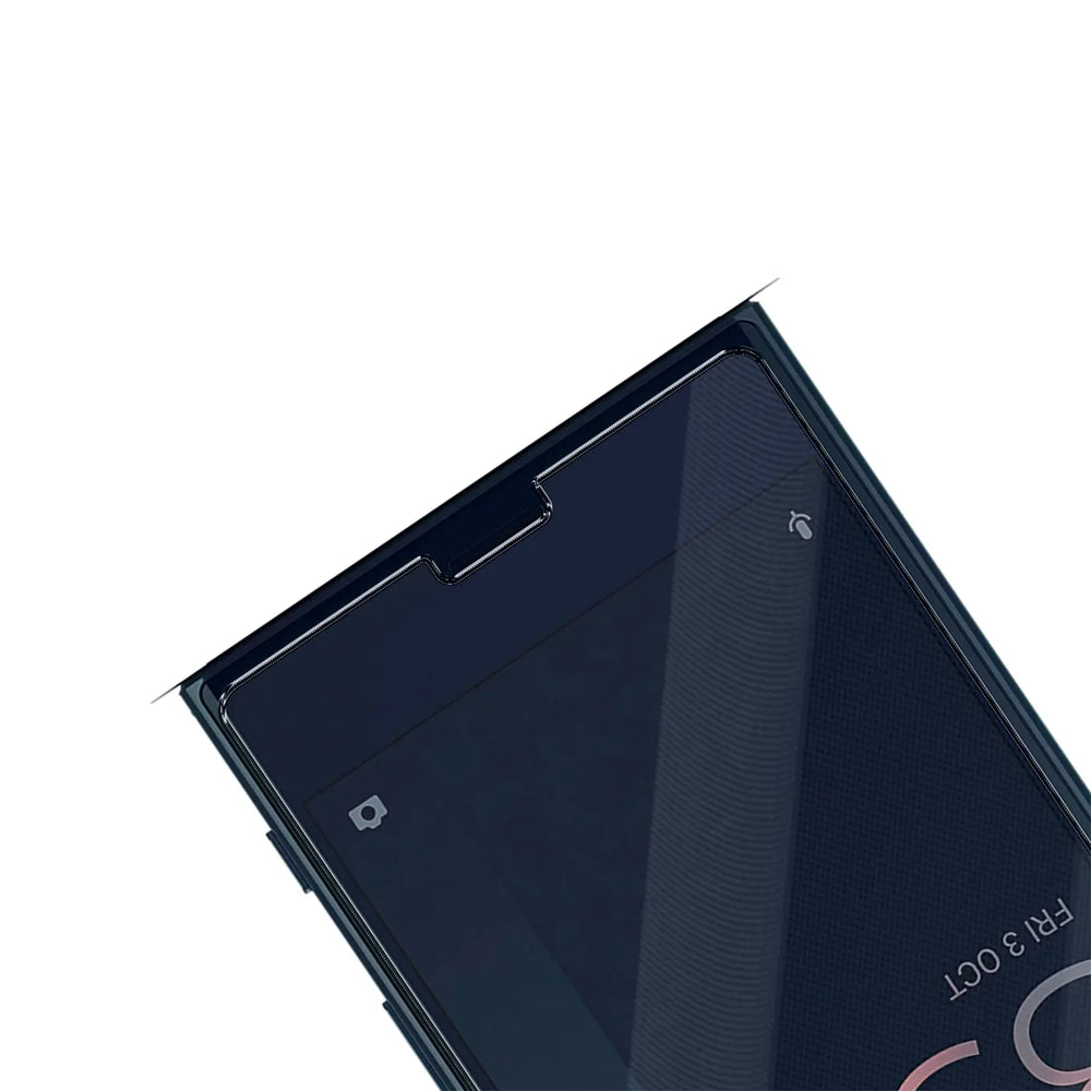 Nahaufnahme: Panzerglas-Displayschutz auf dem schwarzen Sony Xperia X Compact, von oben links schräg.