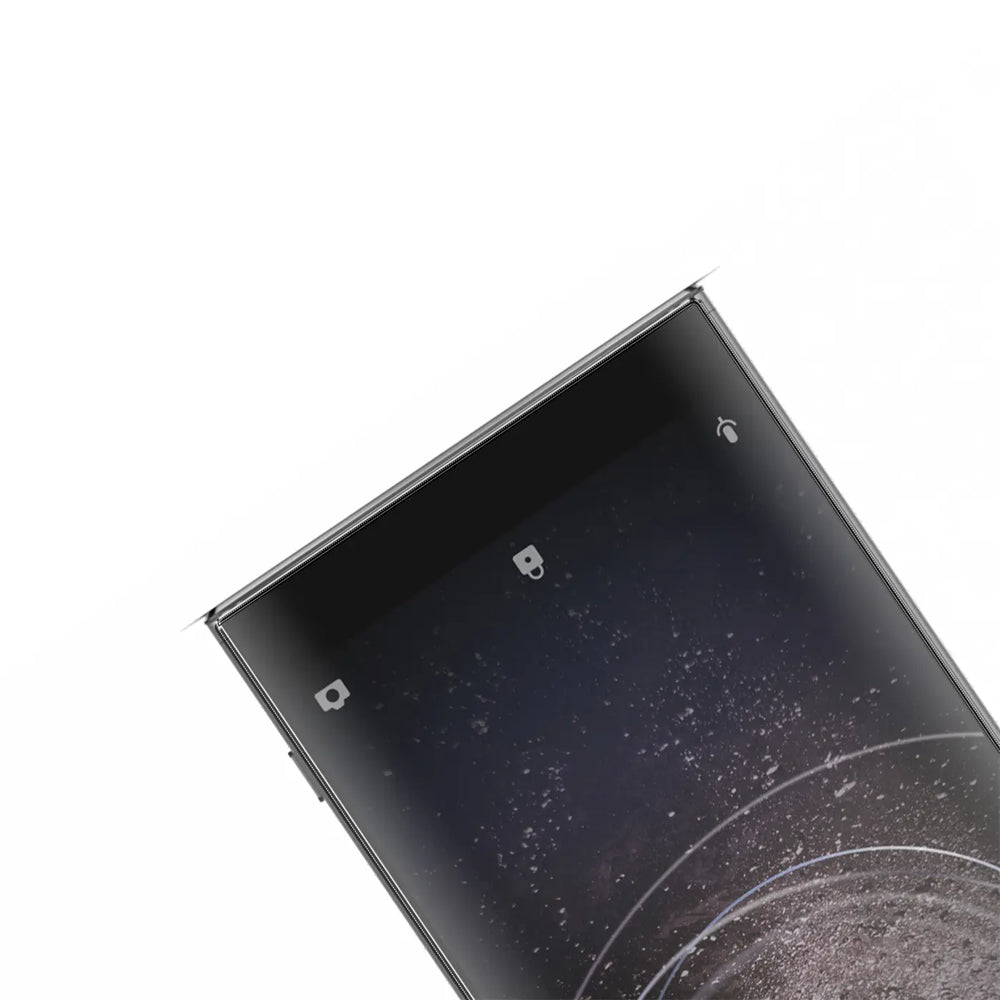 Nahaufnahme eines schwarzen Sony Xperia XA2 Ultra Smartphones mit Displayschutzfolie, schräg von oben.