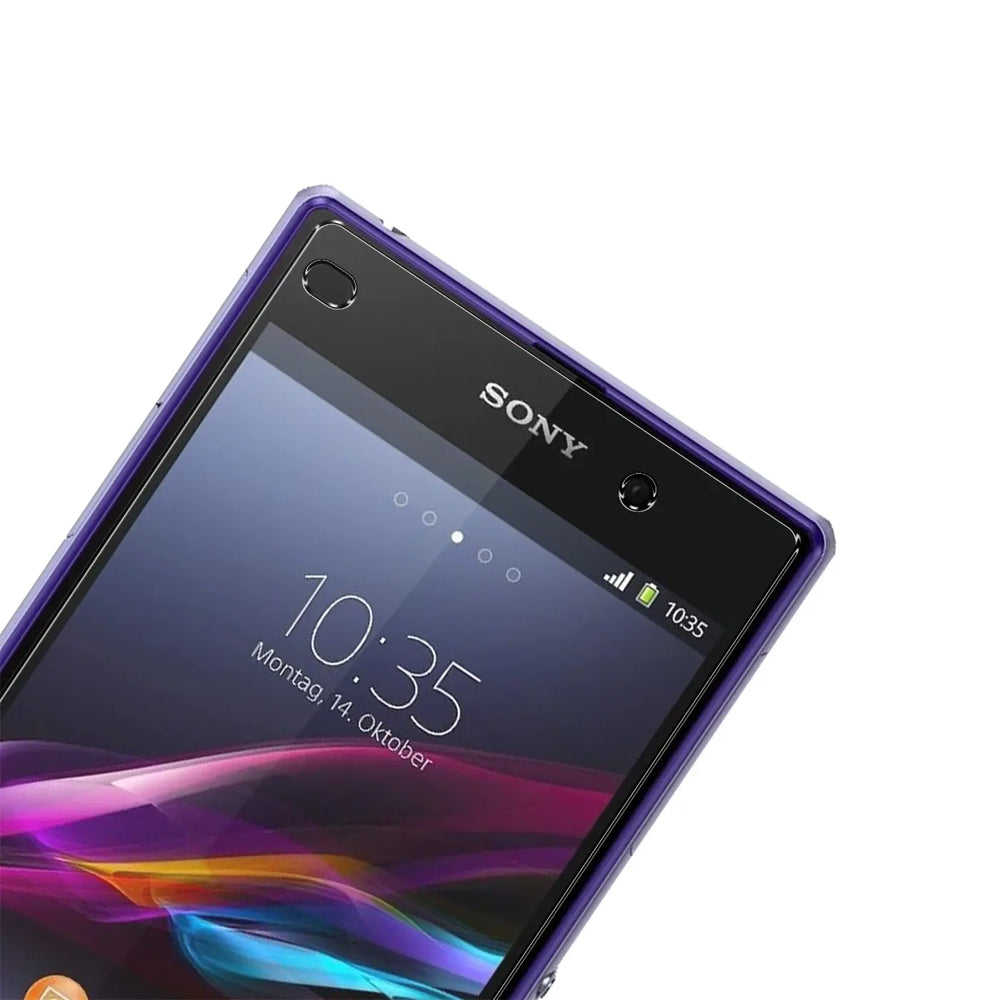 Nahaufnahme des oberen Bereichs eines lila Sony Xperia Z1 Compact Smartphones mit Display und "SONY" Logo.