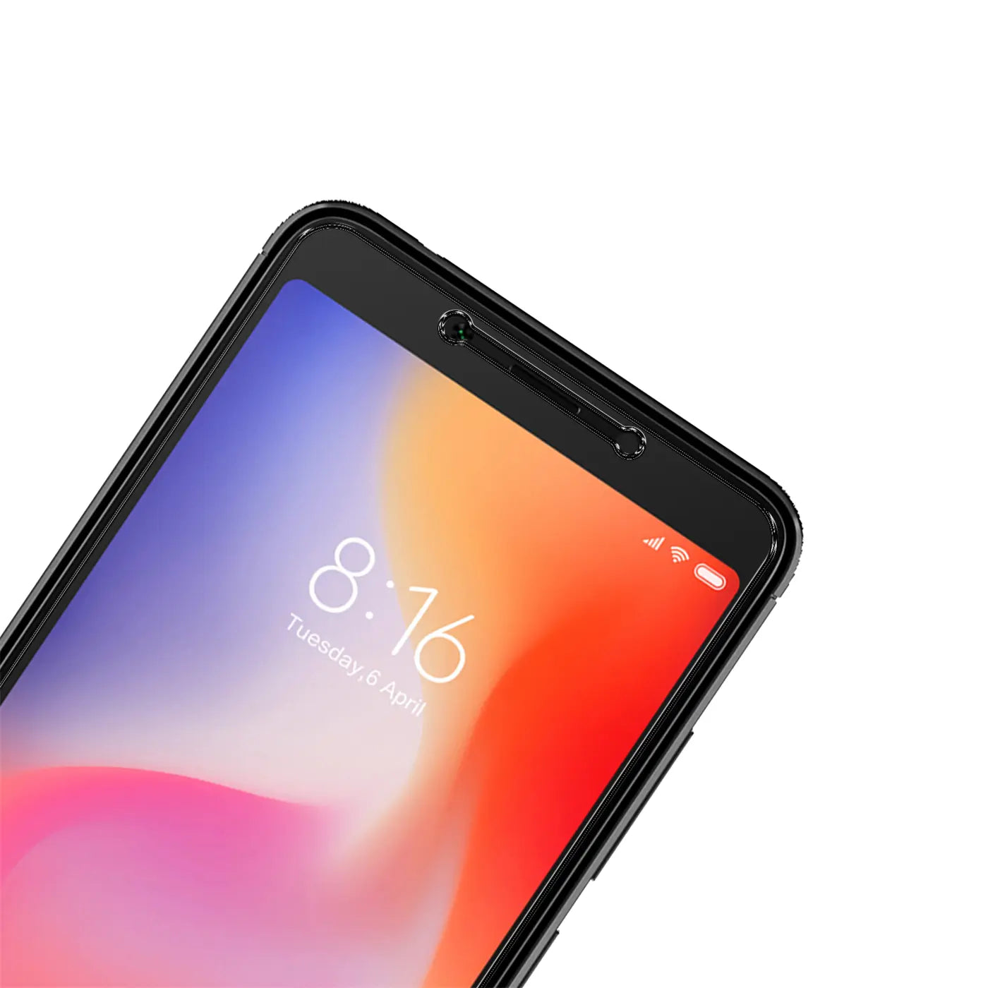 Nahaufnahme des oberen Bereichs eines schwarzen Xiaomi Redmi 6A Smartphones mit Displayschutzfolie aus Panzerglas.