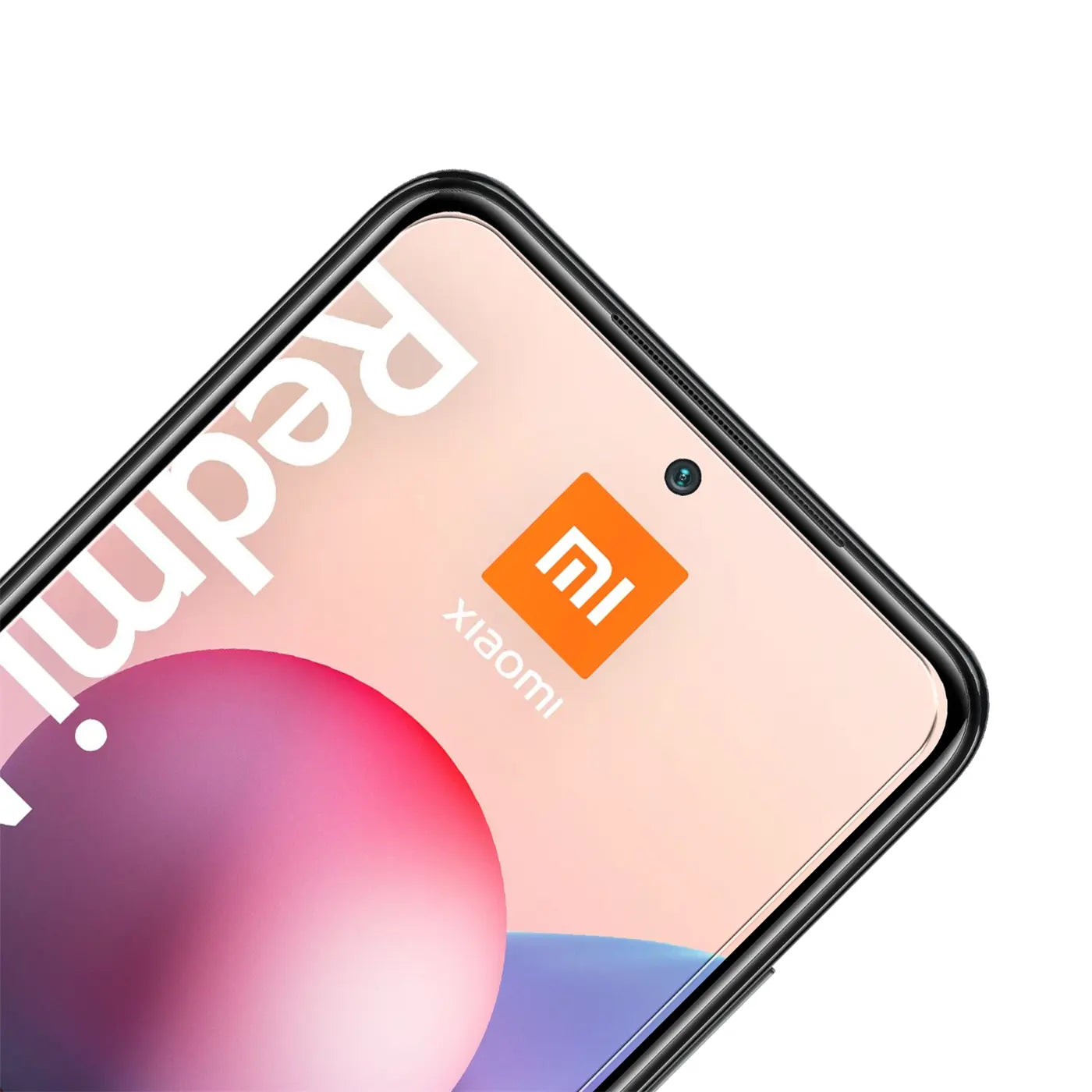 Nahaufnahme des oberen Teils eines Xiaomi Redmi Note 10/10S Smartphones mit Displayschutzfolie aus Glas.