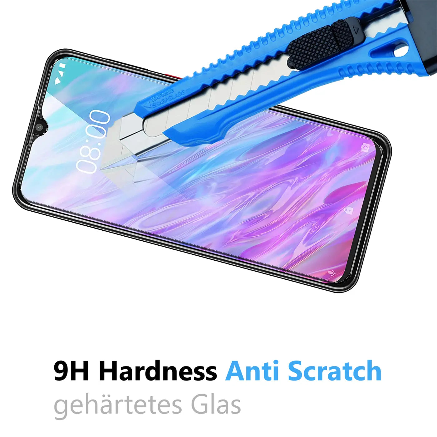 Blaues Cuttermesser auf schwarzem ZTE Blade 10 Smart Display mit Panzerglas, schräg von oben.