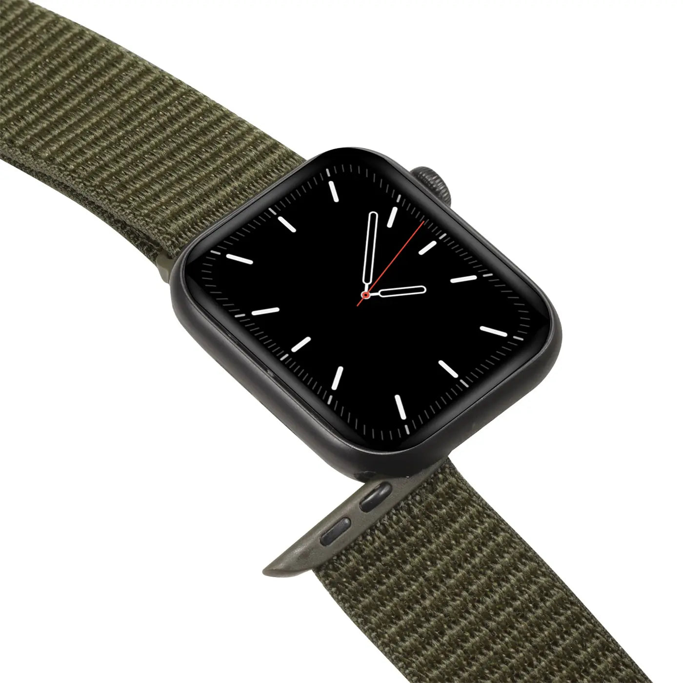 Dunkelgrünes Nylon-Fitnessarmband mit schwarzer Apple Watch, schräg von oben auf weißem Hintergrund.