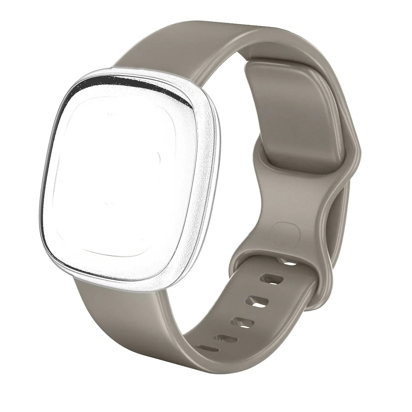 Fitbit Versa 3 / Sense Smartwatch mit beigem Silikonarmband, schräg von vorne auf weißem Hintergrund.