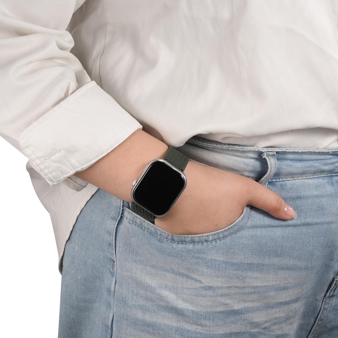 Dunkelgrünes Nylon-Loop-Armband an Apple Watch, Nahaufnahme von der Seite.