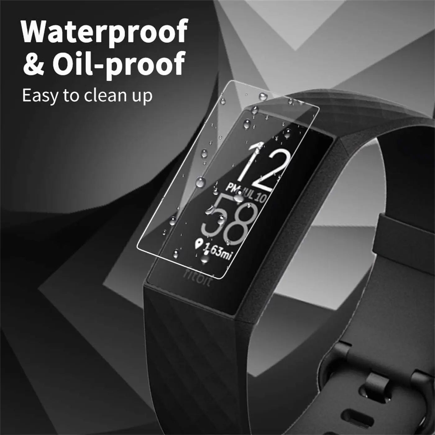 Transparente Schutzfolie mit Wassertropfen über dem Display einer schwarzen Fitbit Smartwatch, schräg von oben.