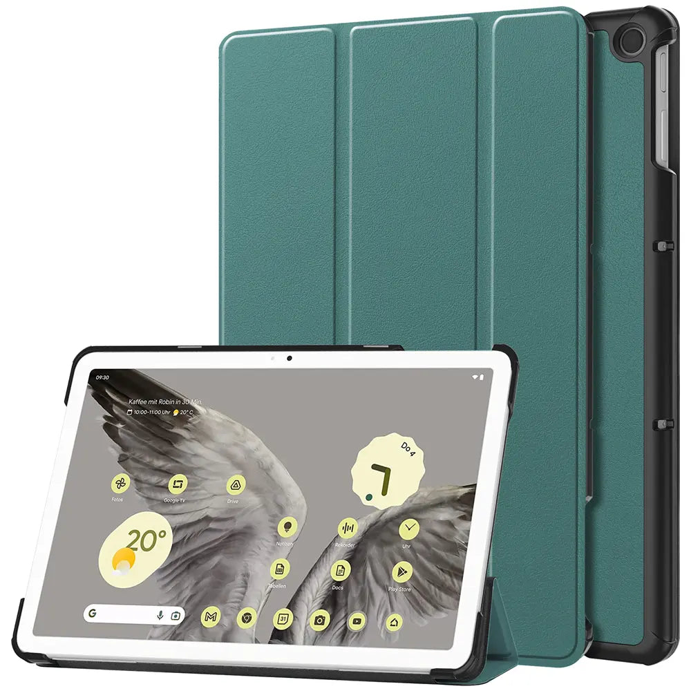 Grünes Smart Cover aus Kunstleder für Google Pixel Tablet 11.0, aufgestellt als Ständer, mit geöffnetem Display.