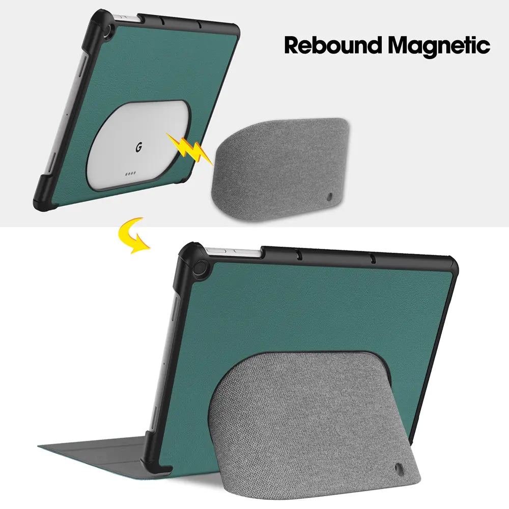Google Pixel Tablet mit grünem Smart Cover, das magnetisch einen grauen Stoff-Ständer hält. Oben getrennt, unten als Ständer.