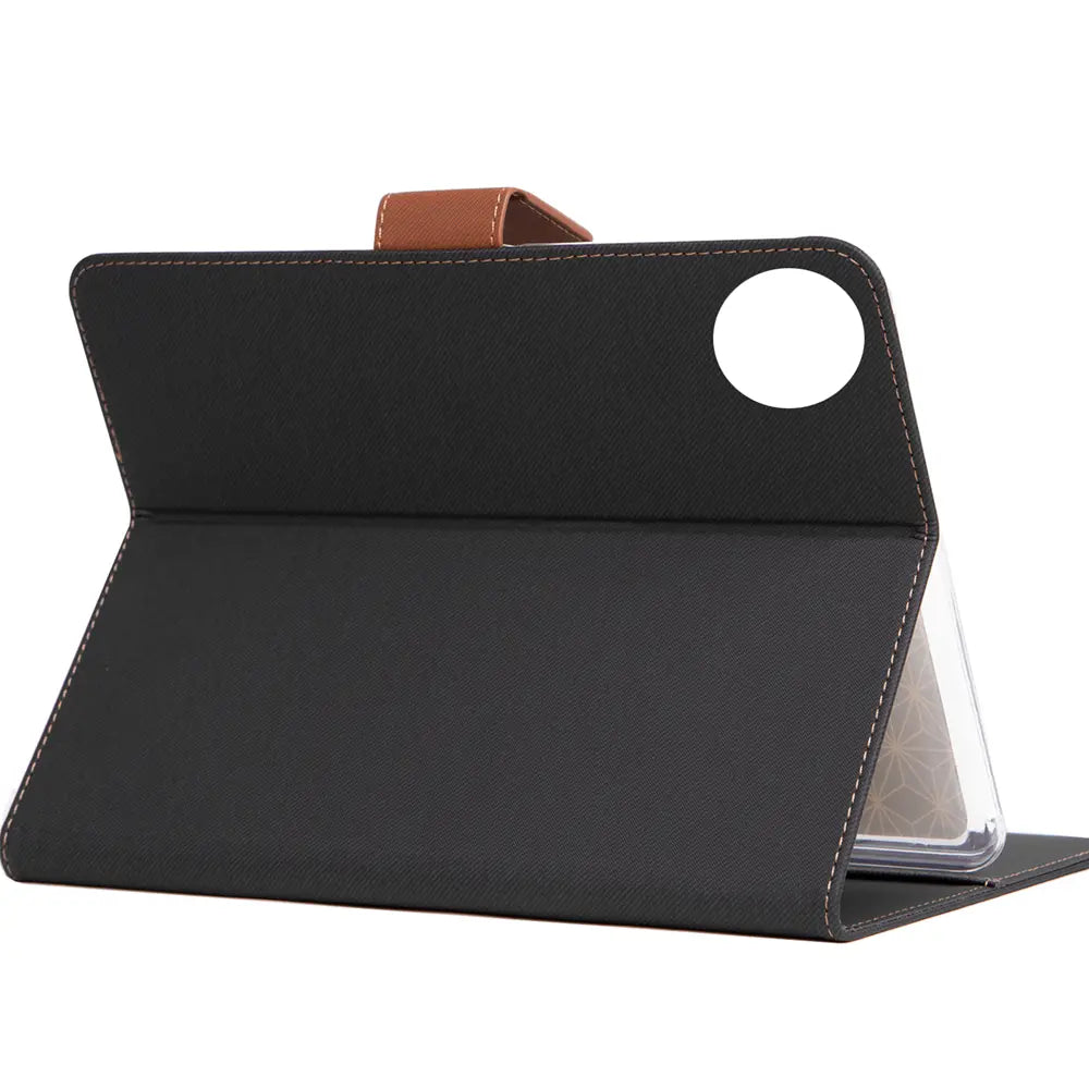 Schwarze Textil-Klapphülle mit braunem Riemen, von schräg vorne, für Xiaomi Redmi Pad SE 8.7.