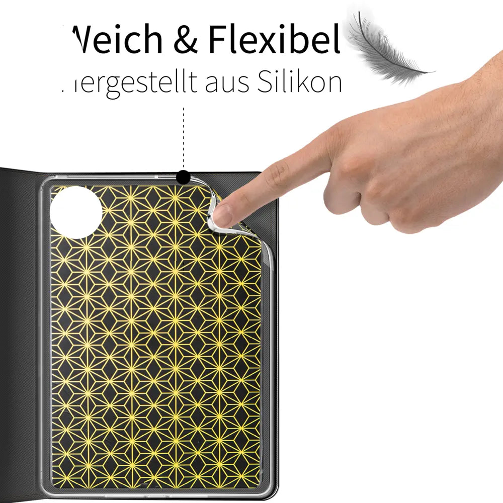 Finger drückt auf transparente Hülle mit gelb-schwarzem Muster auf Tablet.