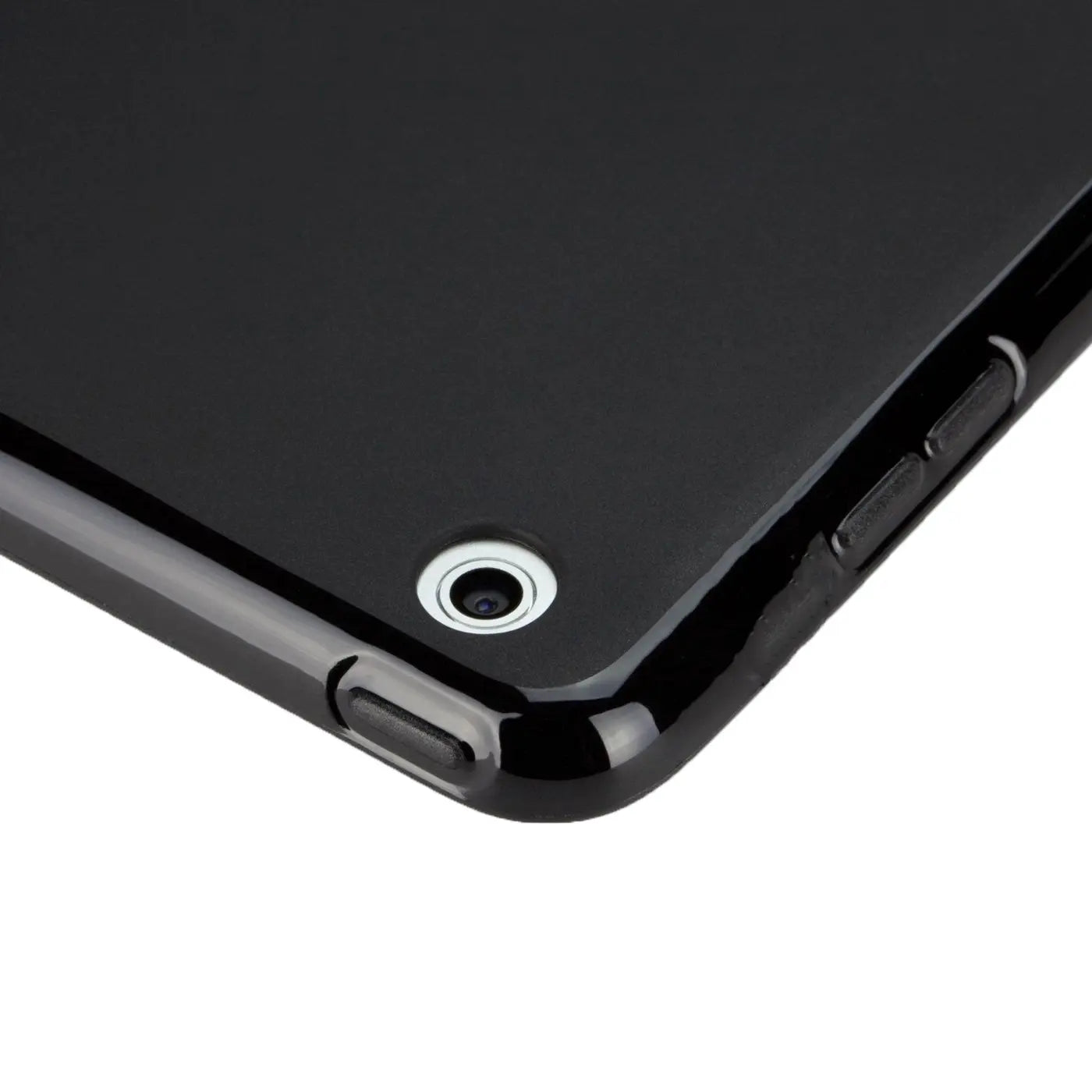 Schwarze TPU-Hülle für iPad (7.-9. Gen.), Nahaufnahme der Rückseite mit Kameraaussparung.