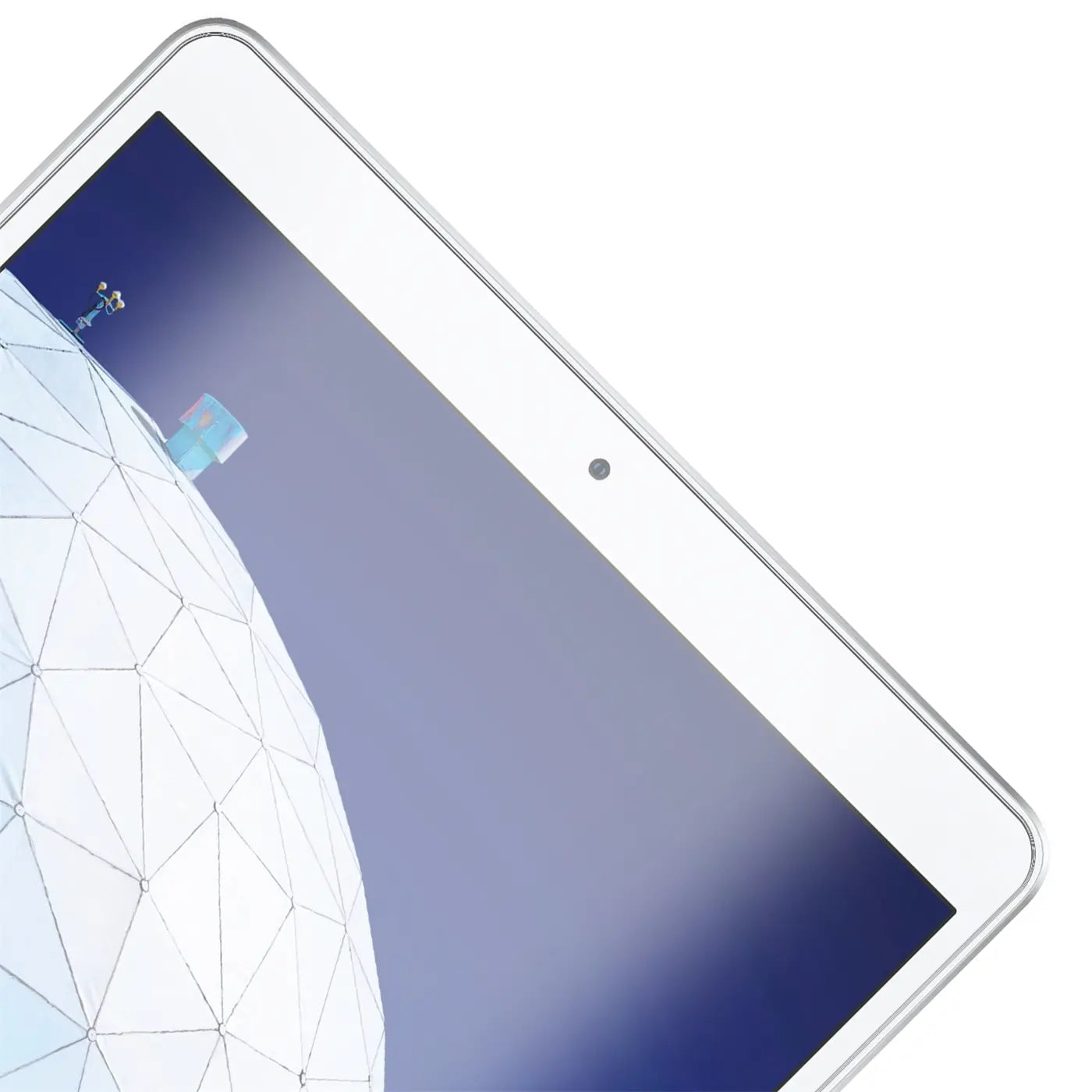 Nahaufnahme eines silbernen iPad Air (3. Gen.) von oben links, mit blauem Display und schwarzer Frontkamera.