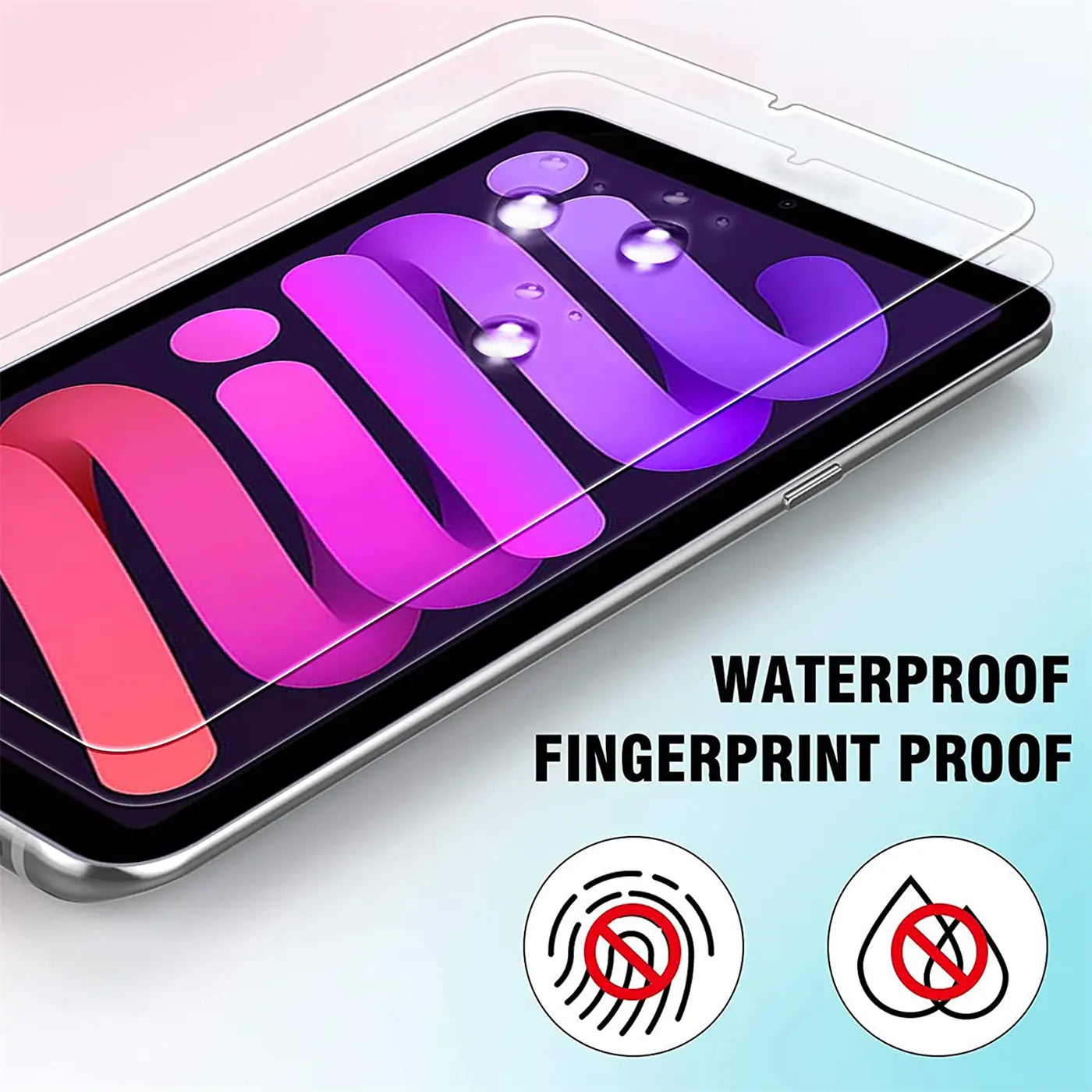 Transparentes Panzerglas auf einem silbernen iPad mini (6. Gen.) mit Wassertropfen, schräg von oben.