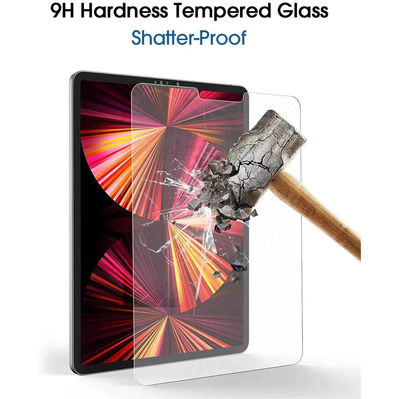 Silbernes iPad Pro mit zerbrochenem, transparentem Panzerglas, das von einem Hammer getroffen wird, auf weißem Hintergrund.