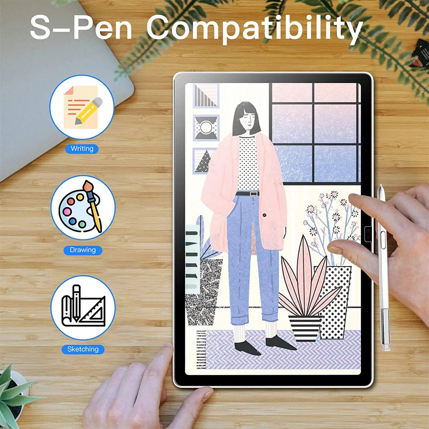 Samsung Galaxy Tab A7 10.4 mit S-Pen auf Holz, Hände halten Tablet und Stift. Oben links: "S-Pen Compatibility".