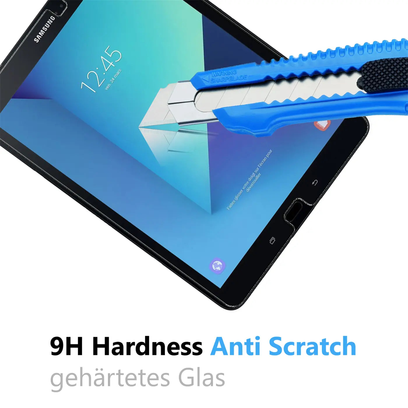 Blaues Cuttermesser auf schwarzem Samsung Galaxy Tab S2 9.7 mit Displayschutz aus gehärtetem Glas.