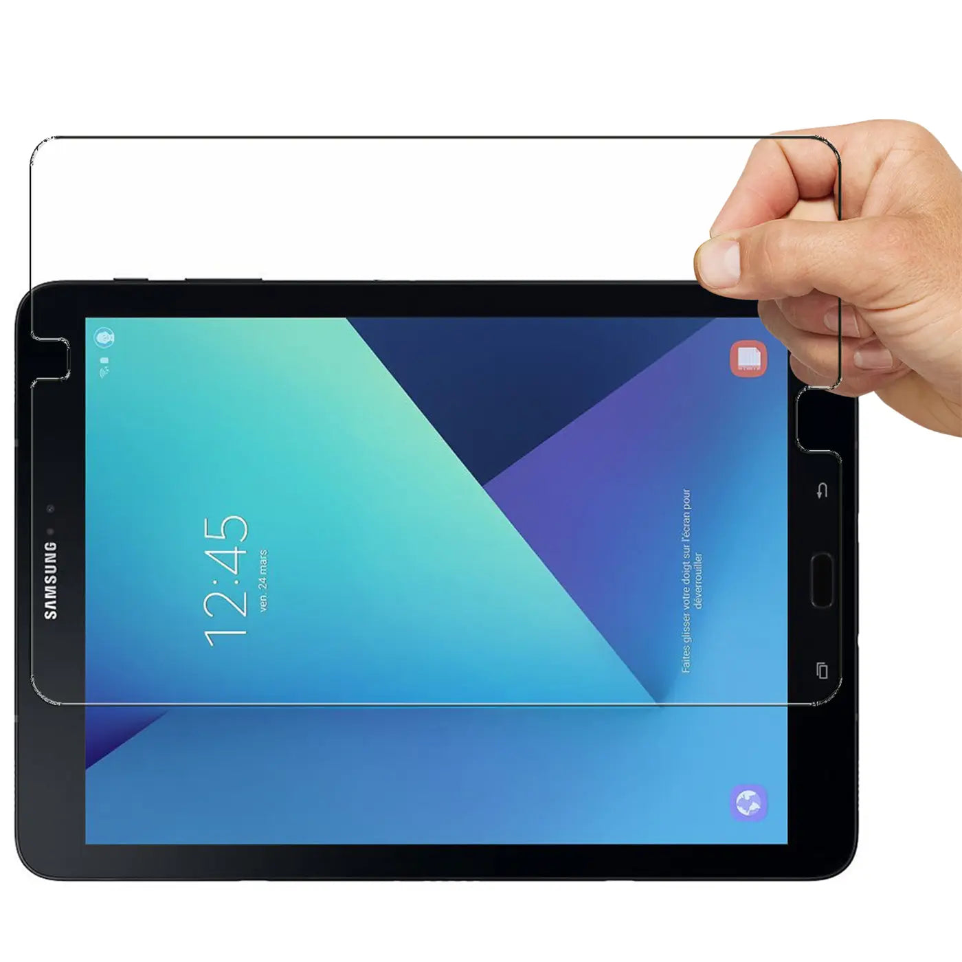 Hand hält transparentes Panzerglas über schwarzem Samsung Galaxy Tab S3 9.7, Display mit blauer Oberfläche.